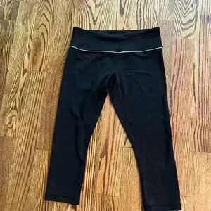 Lululemon Athletic Cropped Reversible Leggings 6